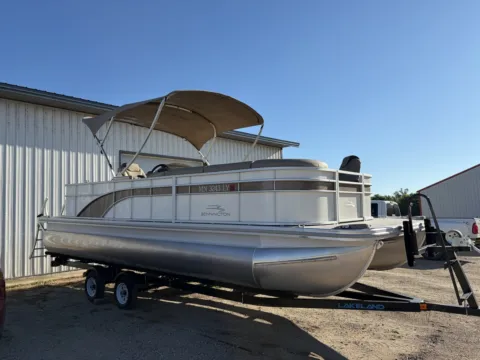 More photos of 2019 BENNINGTON SX 23 90HP SEA LEGS BUNK TRAILER at McLaughlin's RV & Marine - Detroit Lakes, MN