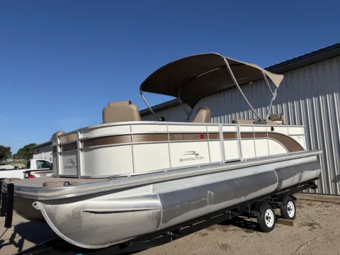 Unknown 2019 BENNINGTON SX 23 90HP SEA LEGS BUNK TRAILER for sale in Detroit Lakes, MN