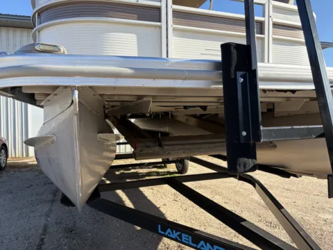 More photos of 2019 BENNINGTON SX 23 90HP SEA LEGS BUNK TRAILER at McLaughlin's RV & Marine - Detroit Lakes, MN