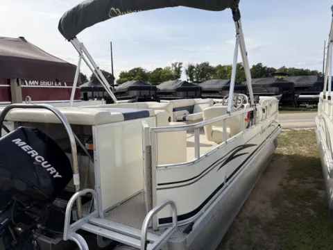More photos of 2006 ODYSSEY 220C 50HP at McLaughlin's RV & Marine - Detroit Lakes, MN