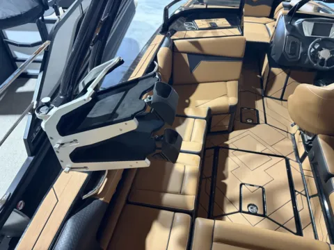 More photos of 2023 CORRECT CRAFT SUPREME S220 at McLaughlin's RV & Marine - Detroit Lakes, MN