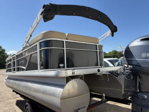 More photos of 2019 GODFREY SWEETWATER 2286 CRUISE 90HP TRAILER at McLaughlin's RV & Marine - Detroit Lakes, MN