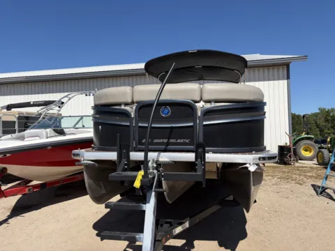 More photos of 2020 PREMIER GRAND MAJESTIC 250 RF PTX TRIPLE 300HP LEGS BUNK TRAILER at McLaughlin's RV & Marine - Detroit Lakes, MN