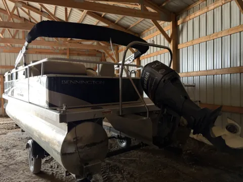 More photos of 2012 BENNINGTON 22 SSL 50HP BUNK TRAILER at McLaughlin's RV & Marine - Detroit Lakes, MN