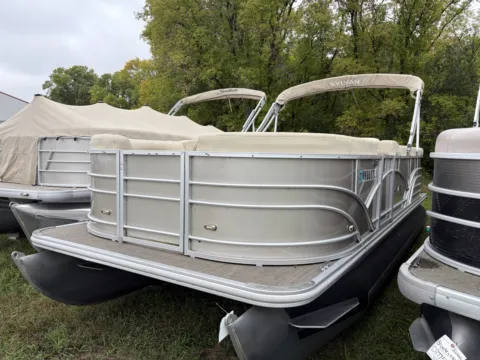 Unknown 2019 SYLVAN MIRAGE 820 CRUISE 40HP for sale in Detroit Lakes, MN