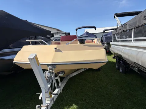 More photos of 1984 CHRISCRAFT VIKING 190 SPRINT at McLaughlin's RV & Marine - Detroit Lakes, MN