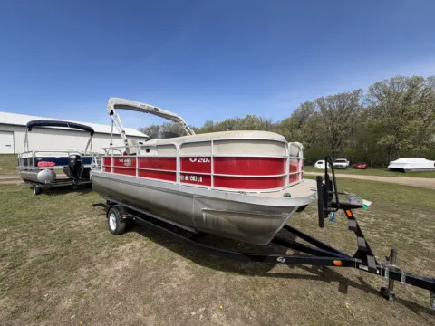 More photos of 2016 G3 SUNCATCHER V20C 70HP BUNK TRAILER at McLaughlin's RV & Marine - Brainerd, MN