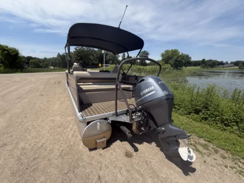 More photos of 2026 PREMIER SUNSCAPE 220 RL 115HP BUNK TRAILER DEMO at McLaughlins at Cormorant Landing - Lake Park, MN