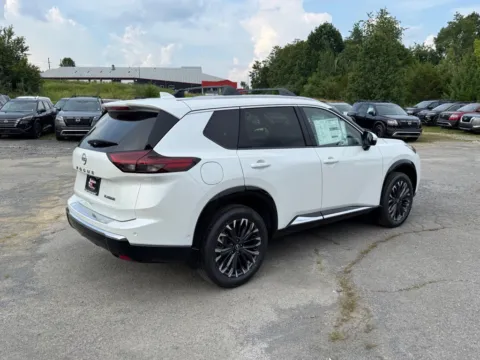 More photos of 2025 Nissan Rogue Platinum at Johnson City Nissan, TN