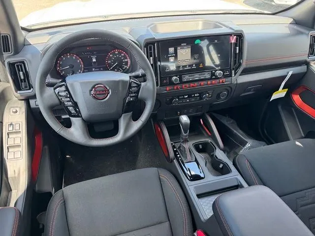 2025 Nissan Frontier PRO-X - Photo 13