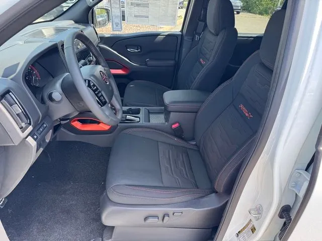 2025 Nissan Frontier PRO-X - Photo 11