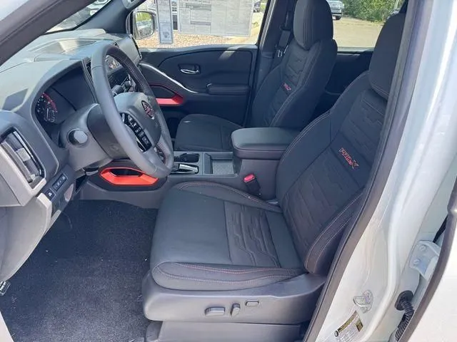 2025 Nissan Frontier PRO-X - Photo 11