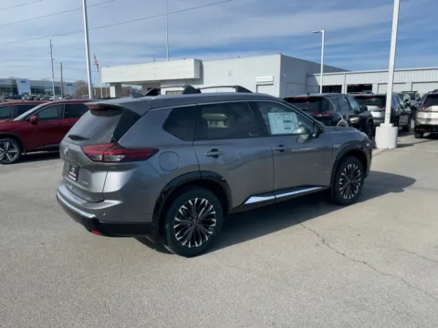More photos of 2025 Nissan Rogue Platinum at Johnson City Nissan, TN