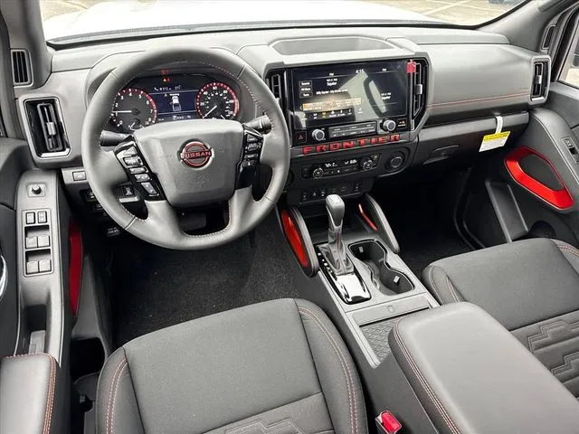 2025 Nissan Frontier PRO-X - Photo 11
