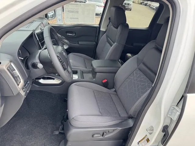 2025 Nissan Frontier SV - Photo 11