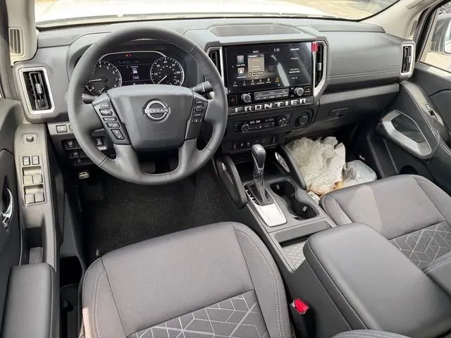 2025 Nissan Frontier SV - Photo 13
