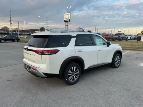 More photos of 2025 Nissan Pathfinder SL at Johnson City Nissan, TN