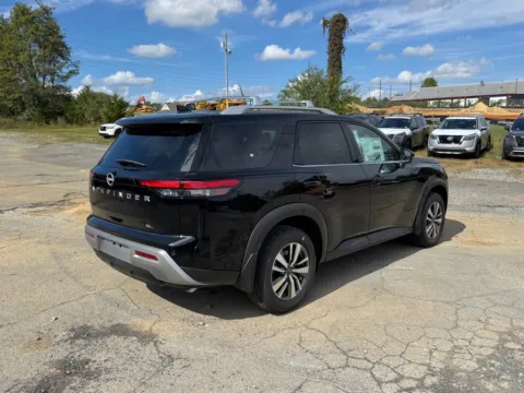 More photos of 2025 Nissan Pathfinder SL at Johnson City Nissan, TN