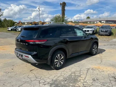 More photos of 2025 Nissan Pathfinder SL at Johnson City Nissan, TN