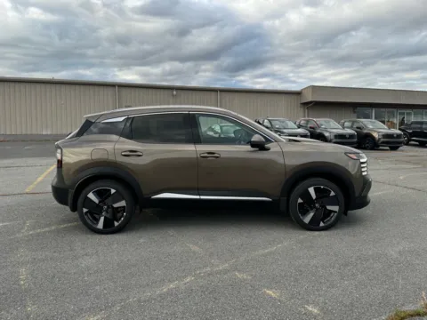 More photos of 2026 Nissan Kicks SR at Johnson City Nissan, TN