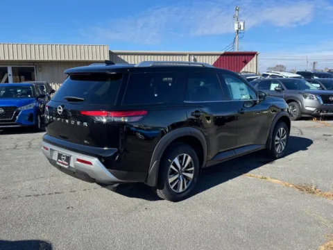 More photos of 2025 Nissan Pathfinder SL at Johnson City Nissan, TN