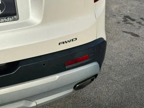 More photos of 2020 GMC Acadia SLT at Johnson City Nissan, TN