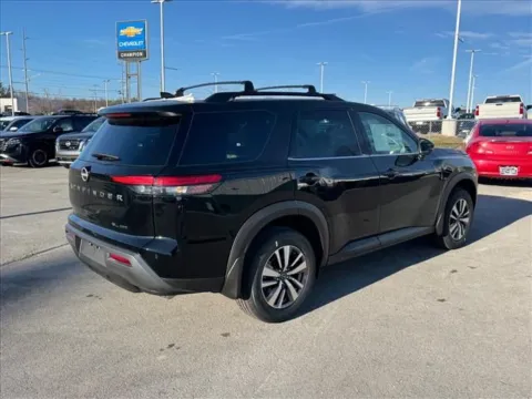 More photos of 2026 Nissan Pathfinder SL at Johnson City Nissan, TN