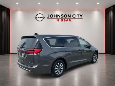 More photos of 2023 Chrysler Pacifica Hybrid Touring L at Johnson City Nissan, TN