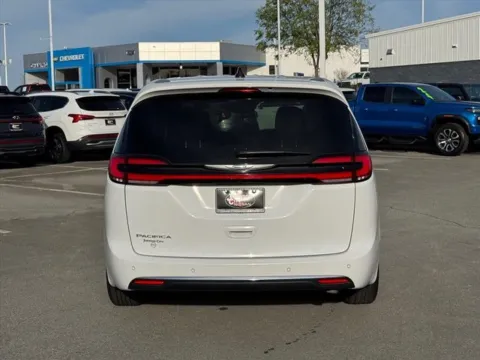 More photos of 2025 Chrysler Pacifica Select at Johnson City Nissan, TN