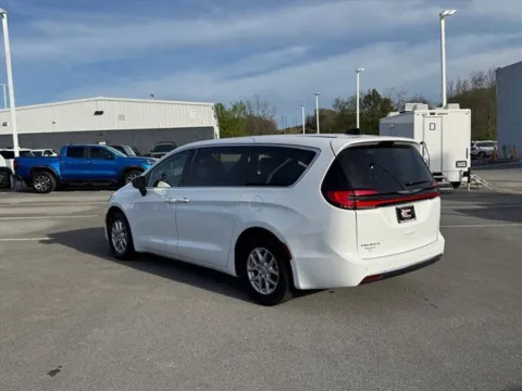 More photos of 2025 Chrysler Pacifica Select at Johnson City Nissan, TN