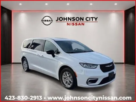 White 2025 Chrysler Pacifica Select for sale in Johnson City, TN