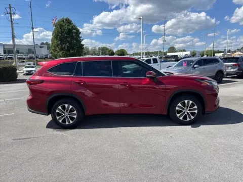 Photos of 2022 Toyota Highlander XLE for sale in Johnson City, TN at Johnson City Nissan