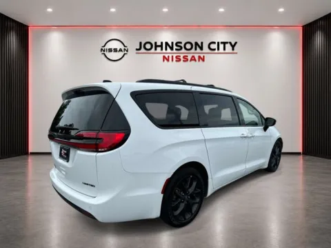More photos of 2025 Chrysler Pacifica Limited at Johnson City Nissan, TN