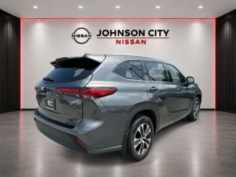 More photos of 2021 Toyota Highlander XLE at Johnson City Nissan, TN