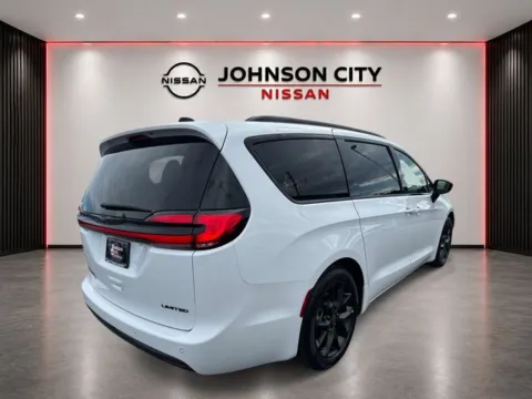 More photos of 2025 Chrysler Pacifica Limited at Johnson City Nissan, TN