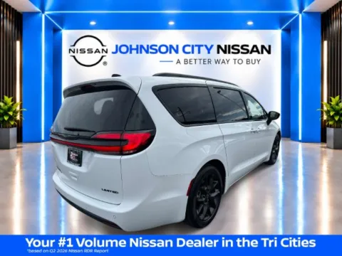 More photos of 2025 Chrysler Pacifica Limited at Johnson City Nissan, TN