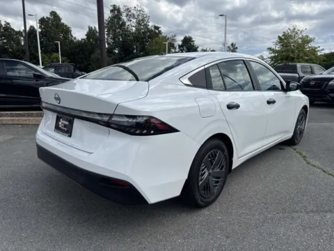 More photos of 2027 Nissan Sentra S at Johnson City Nissan, TN