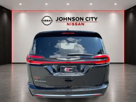 More photos of 2025 Chrysler Pacifica Select at Johnson City Nissan, TN