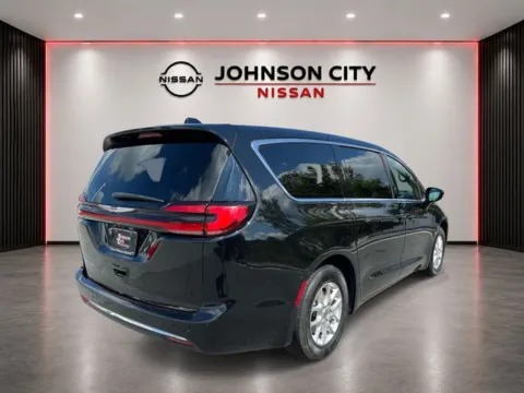 More photos of 2025 Chrysler Pacifica Select at Johnson City Nissan, TN