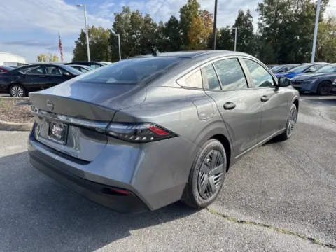More photos of 2027 Nissan Sentra S at Johnson City Nissan, TN