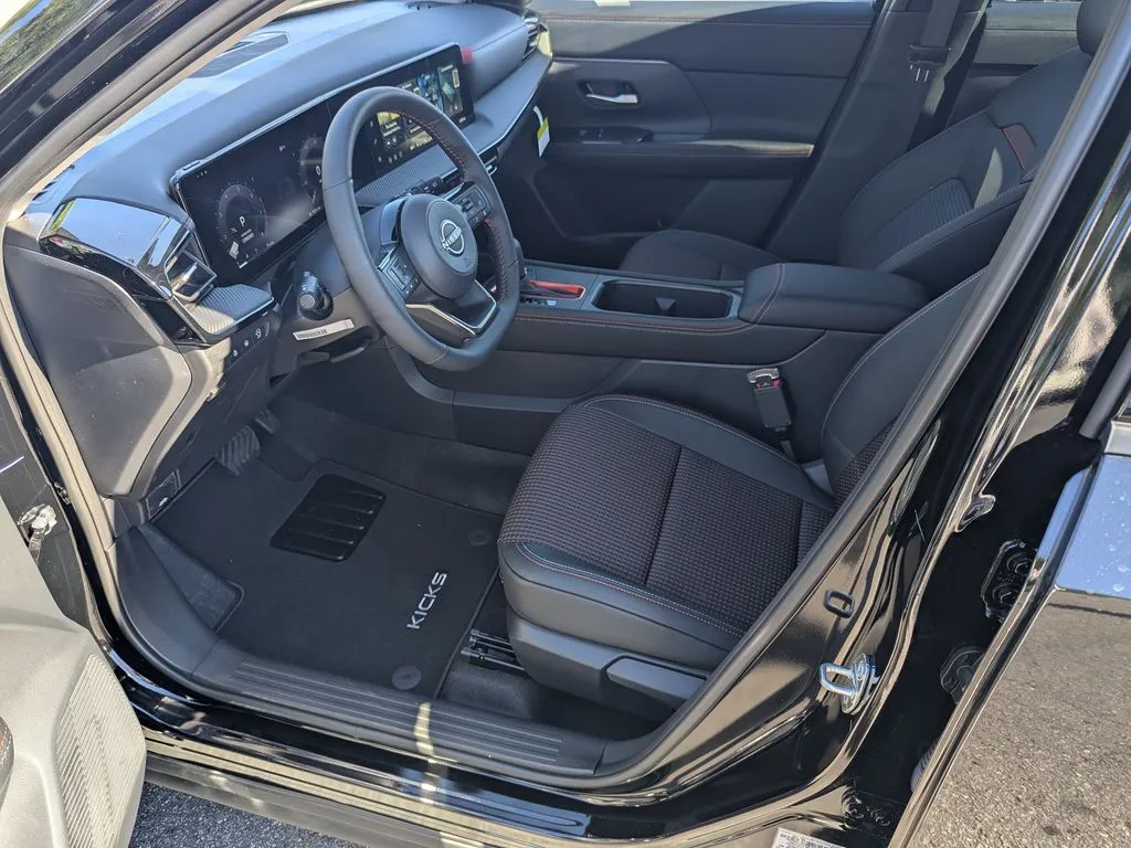 2026 Nissan KICKS SR - Photo 10