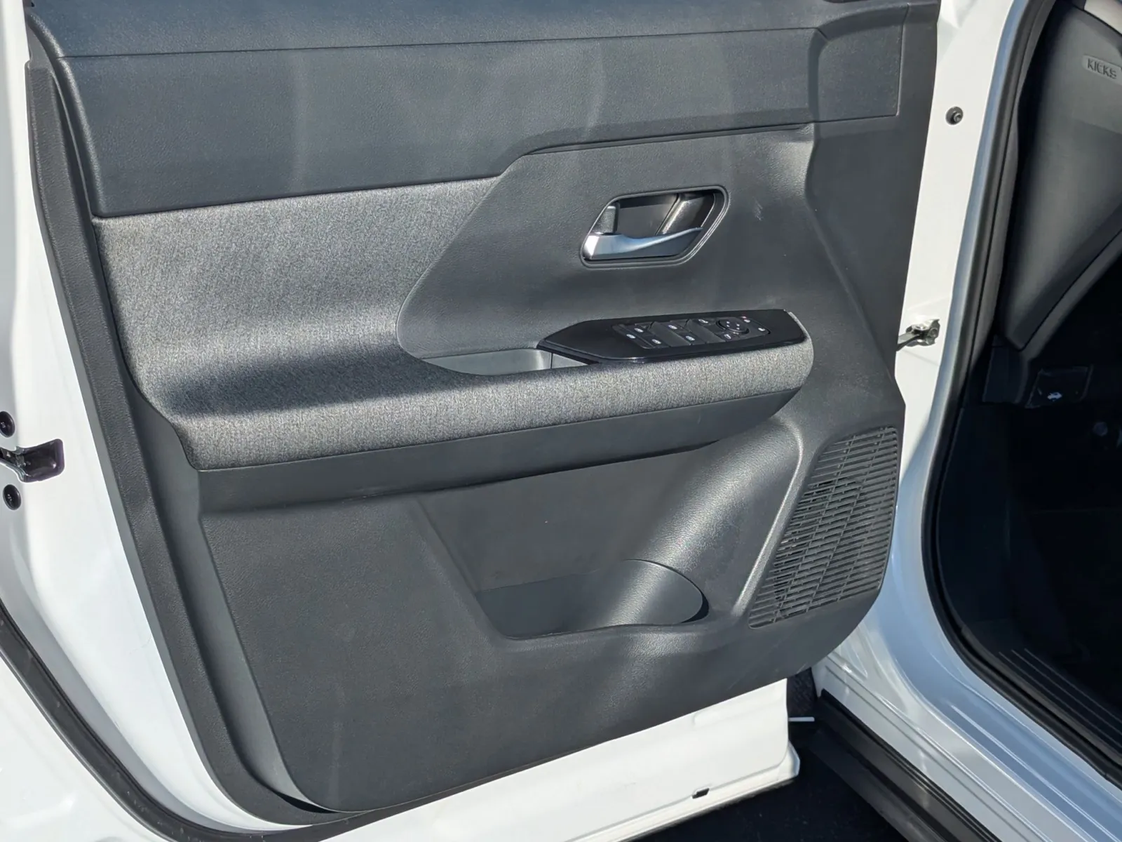 2026 Nissan KICKS SV - Photo 11