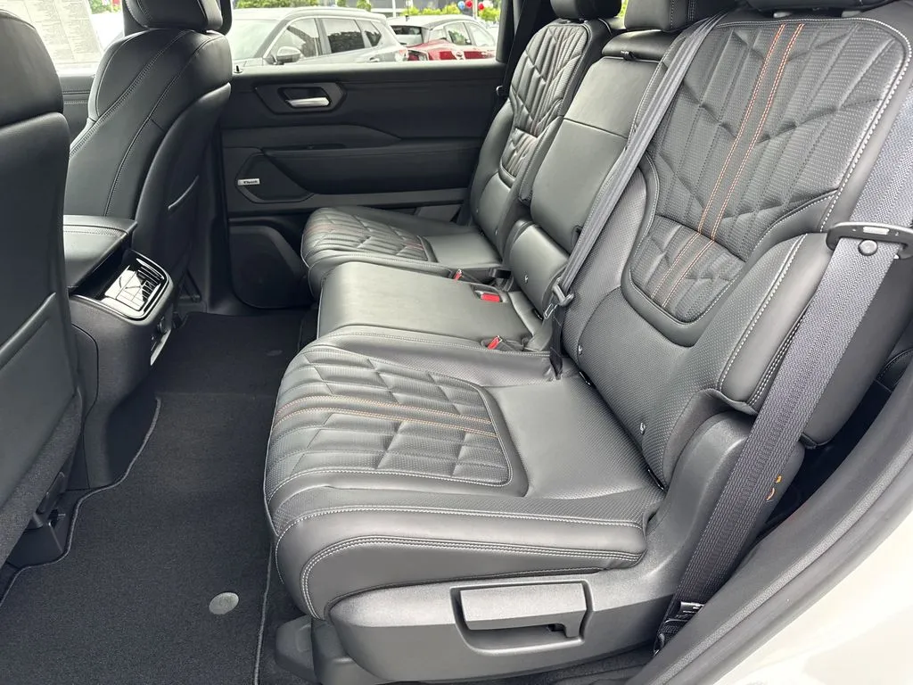 2025 Nissan Armada PRO-4X - Photo 13