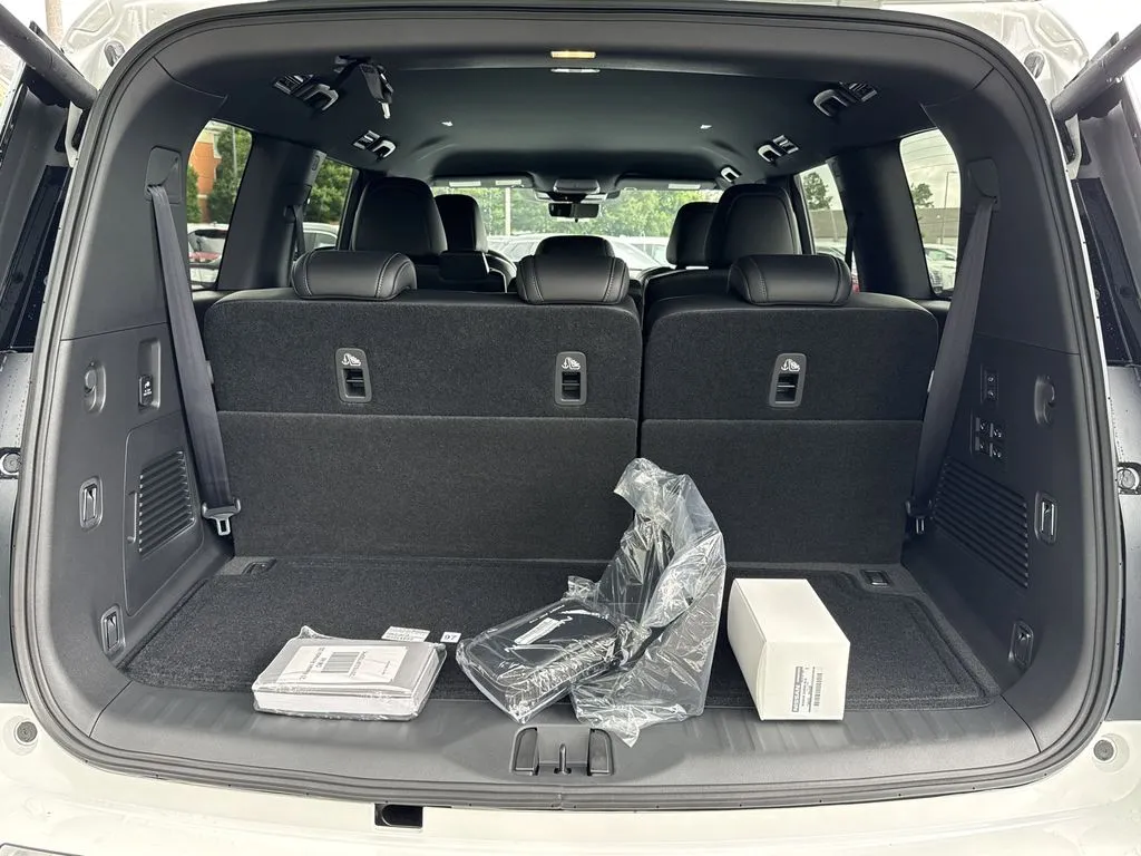 2025 Nissan Armada PRO-4X - Photo 14