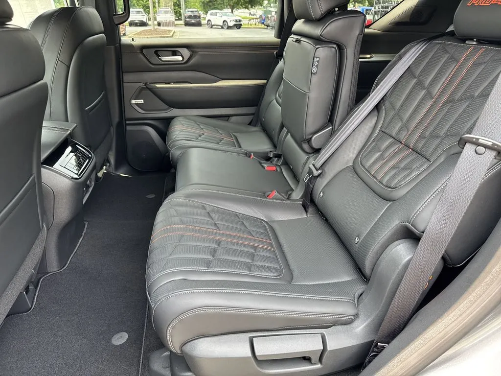 2025 Nissan Armada PRO-4X - Photo 13