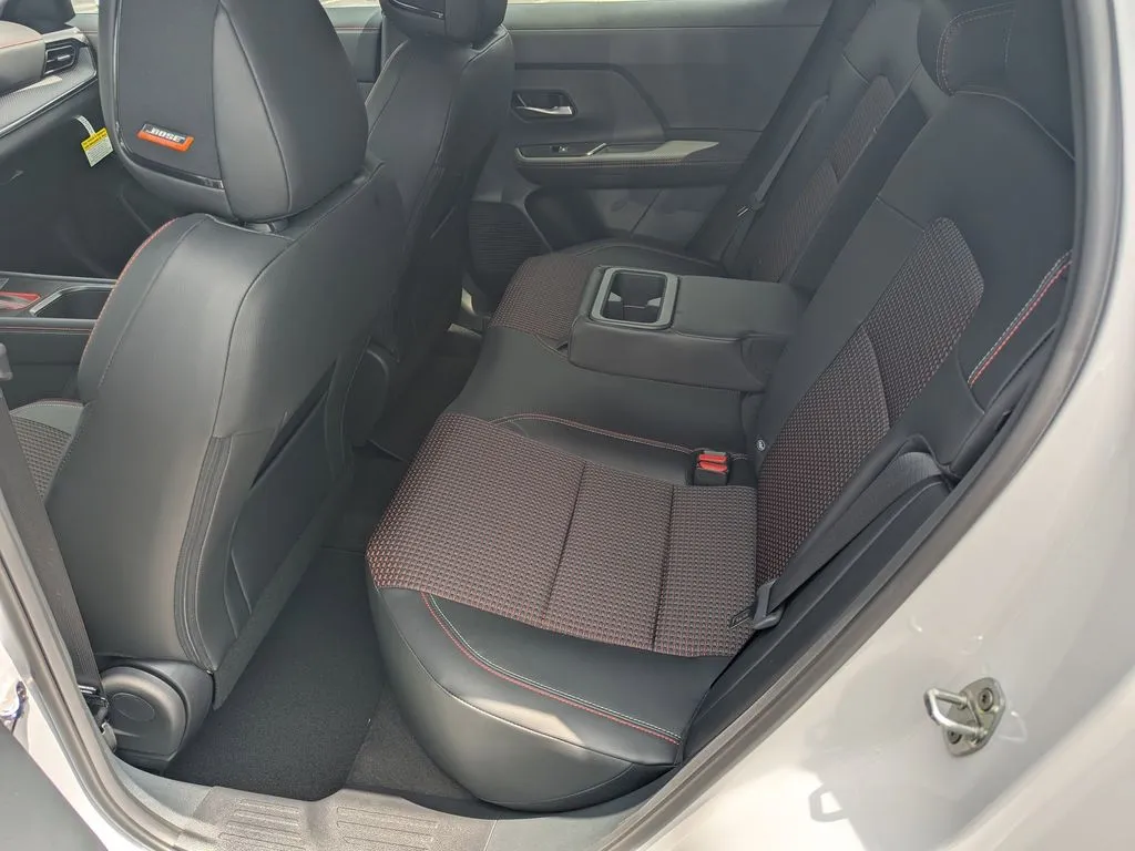 2025 Nissan Kicks SR - Photo 13