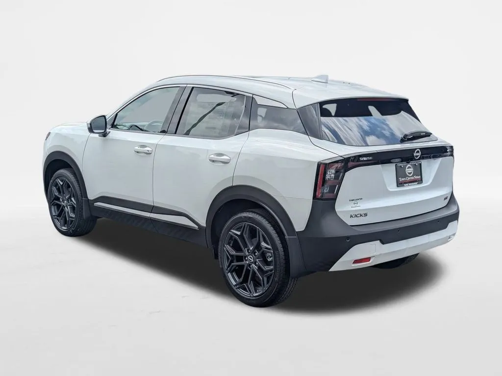 2025 Nissan Kicks SR - Photo 6
