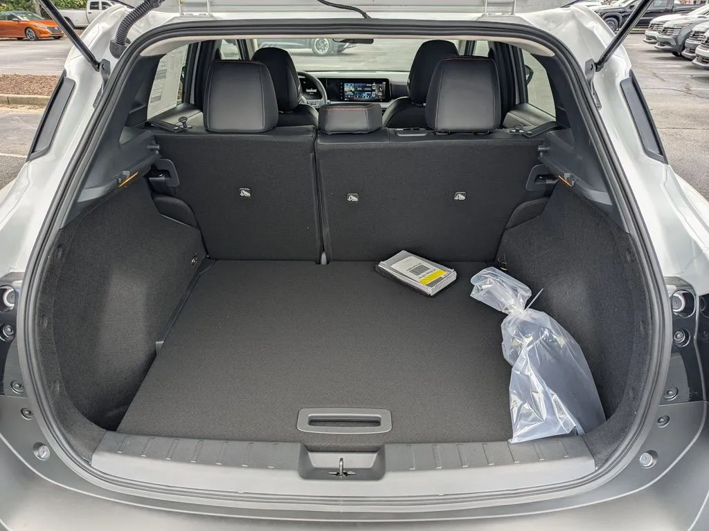 2025 Nissan Kicks SR - Photo 14