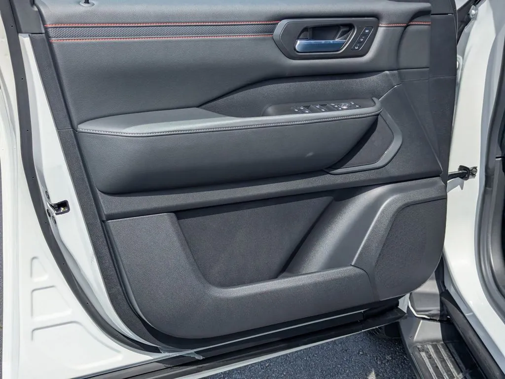 2025 Nissan Armada PRO-4X - Photo 11