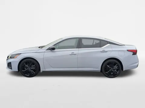 More photos of 2023 Nissan Altima 2.5 SR at Town Center Nissan, GA